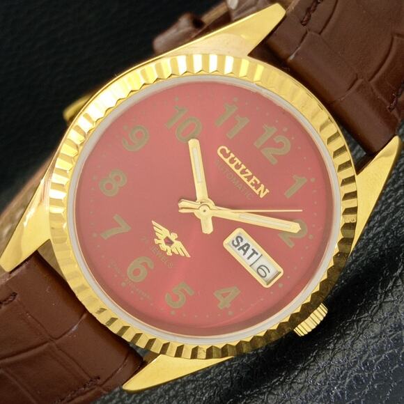 Vintage 1977 Citizen Automatic Mens Gold Watch W/daydate & Red accents - Picture 1 of 8